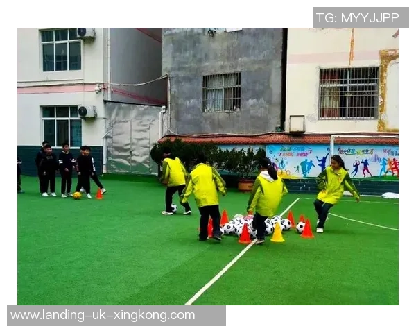 成都体院足球培训助力青少年成长提升技能与团队合作精神